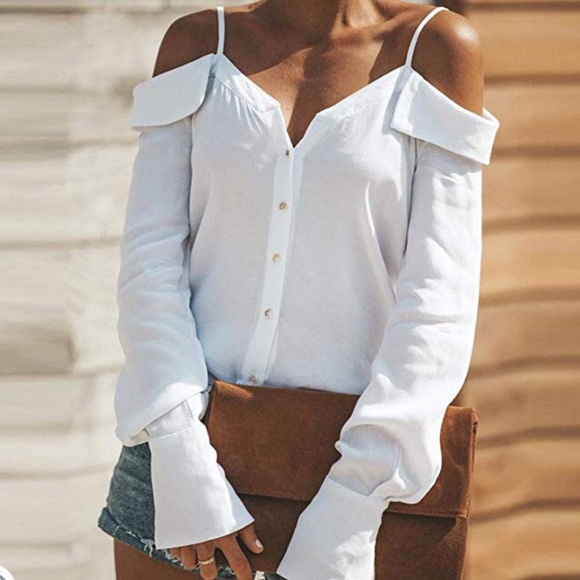 Tops - NWOT Adorable button down cold shoulder